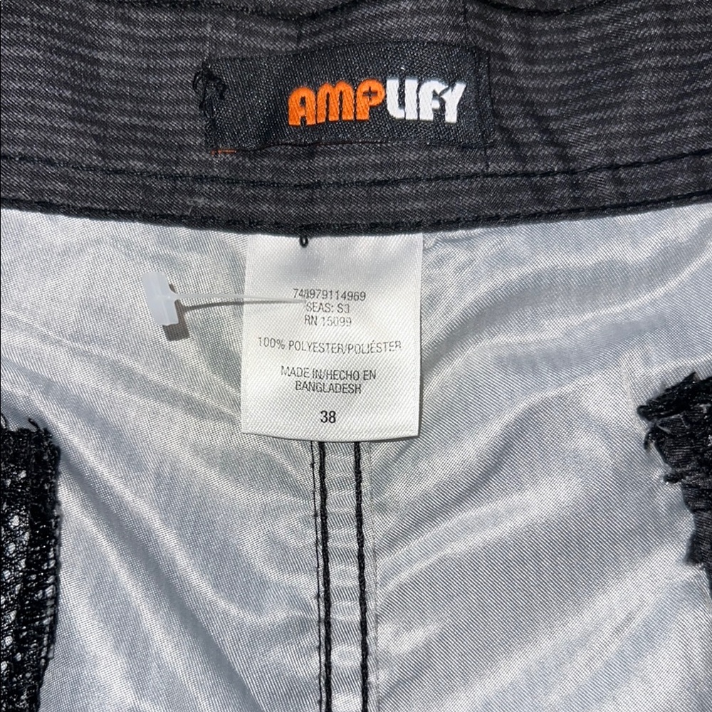 🛍️ 3 for $20 🛍️ - NWOT - Black Striped Cargo Shorts with Sturdy Cotton Blend - Picture 2 of 6